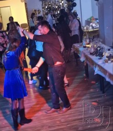 Oslava päťdesiatka sa konala 21.2.2026 v  Kultúrnom dome - Malý Cetín / Malý Cetín je obec v okrese NOVÉ ZÁMKY - na oslave hral DJ MARK 